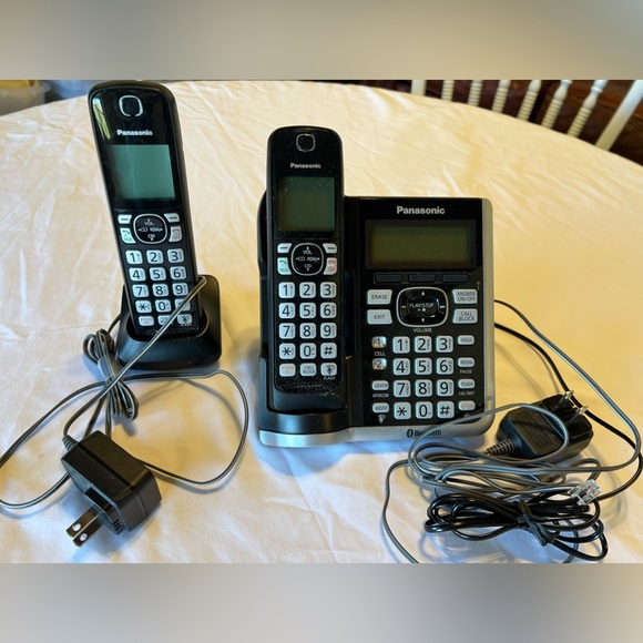 Panasonic KX-TGF570 Bluetooth Cordless Phone Answering Machine System - Picture 1 of 14